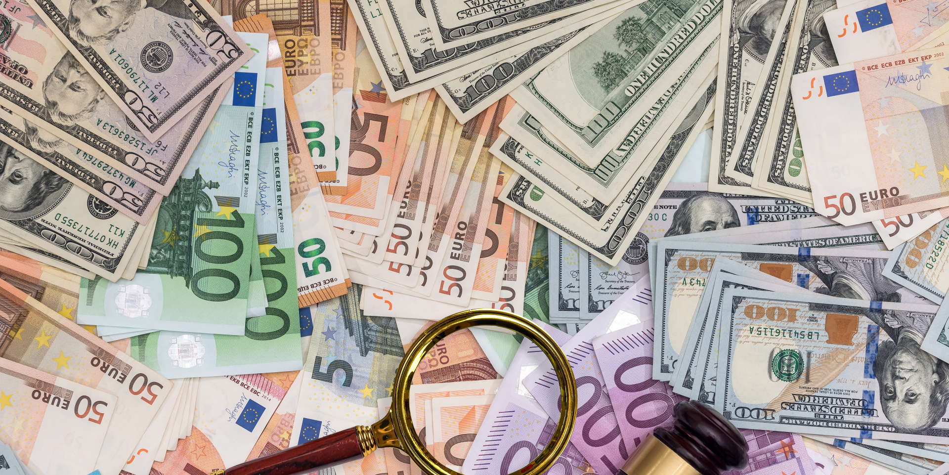 Le dollar marque une pause